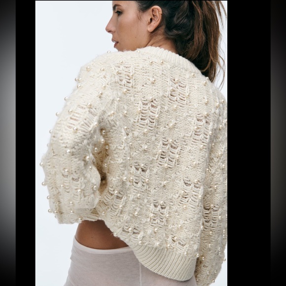 Threaded Pear Serena Contrast V Neck Ruffled Textured Knit Top